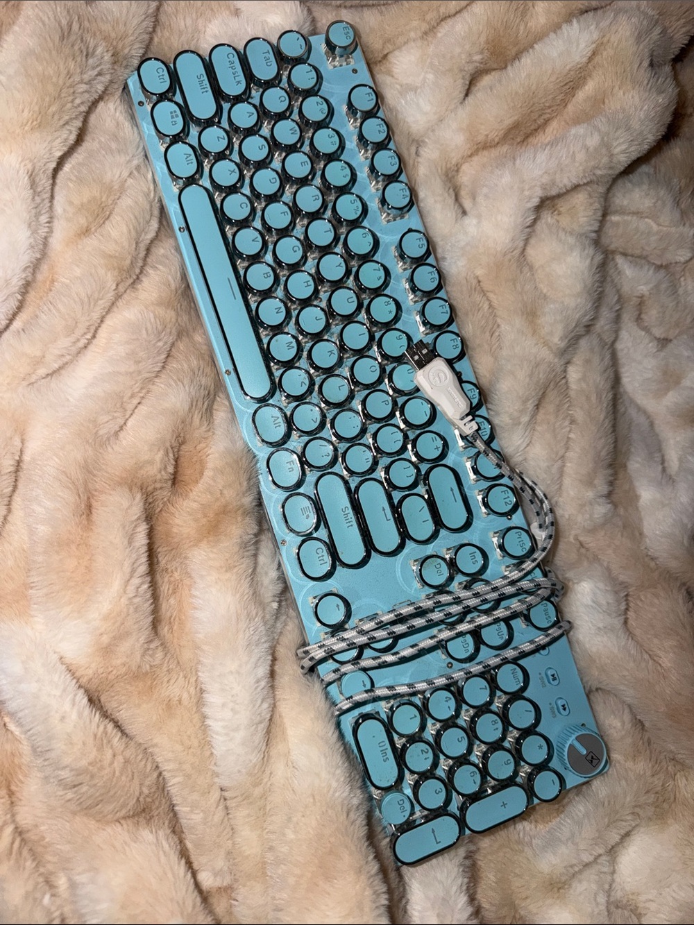 Retro Round-Key Wired Keyboard in Teal Blue